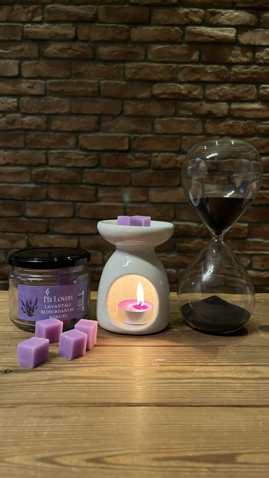 Beyaz Desenli Buhurdanlık Seti – Lavanta Buhurdanlık Kokusu + Siyah Kumlu Cam Kum Saati